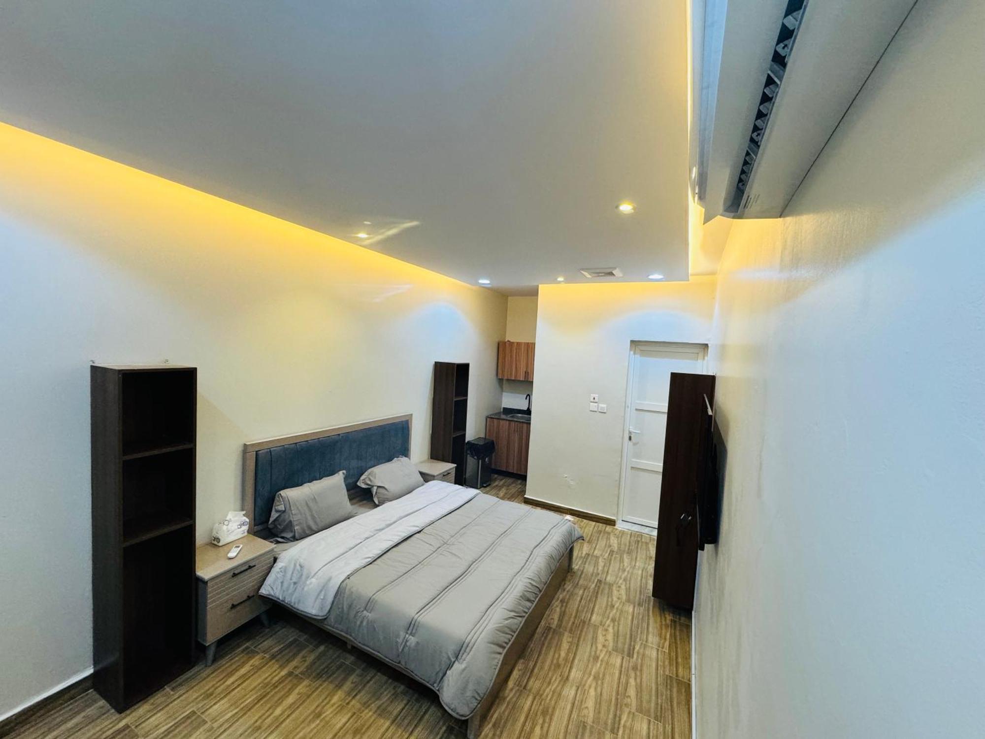 Apartment With Self Check In- Perfect Location *